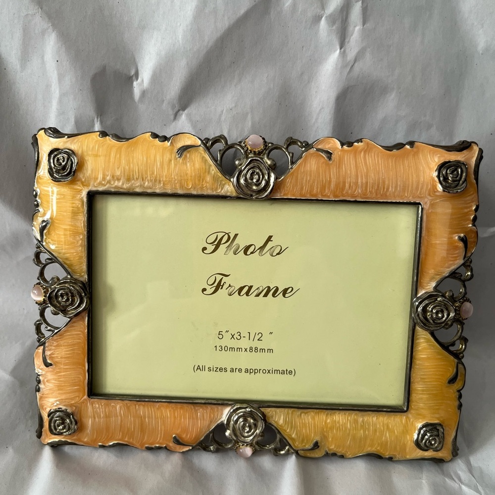 VINTAGE SILVER-PLATED PHOTO FRAME